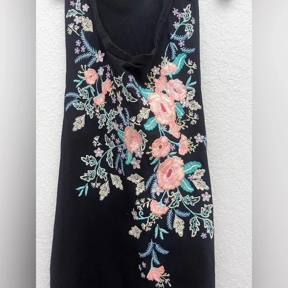 Sundance Embroidered Floral Top Black Criss Cross Back Sleeveless Boho Small - Picture 3 of 4